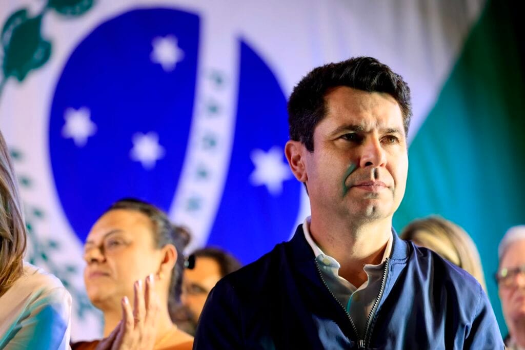 Curi lidera disputa ao Senado no Paraná com 14%