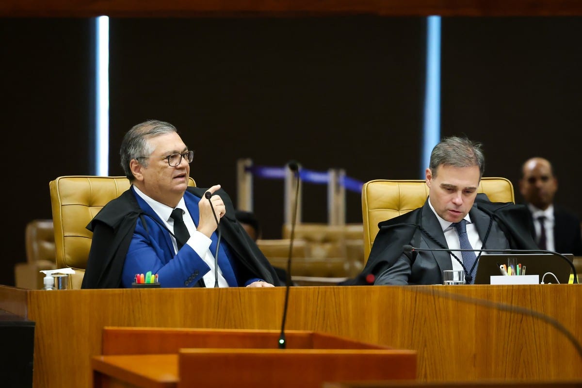 Dino pede vista de julgamento sobre mensagens de Vorcaro a Moraes