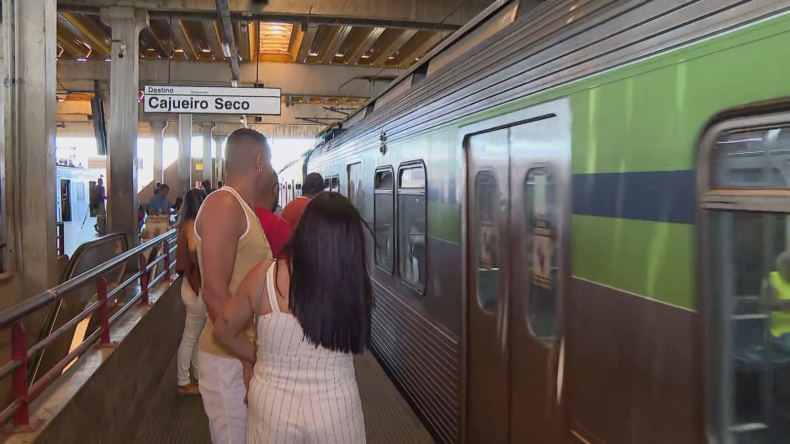Linha Sul do Metrô do Recife fica sem funcionar; falha elétrica fecha todas as 12 estações