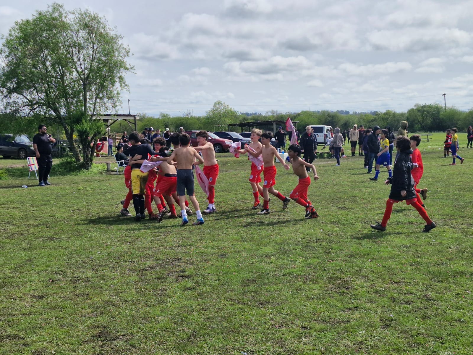 Escolinha Rubén Paz, do Uruguai, conquista o Torneio Primavera 2026 em Alegrete