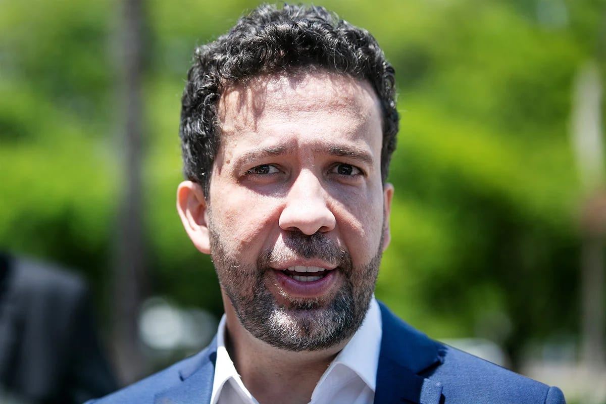 Janones diz que Flávio vai ultrapassar Lula até a segunda semana de setembro