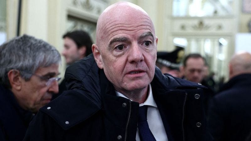 Infantino ganha força para reeleição na Fifa após apoio da Ásia