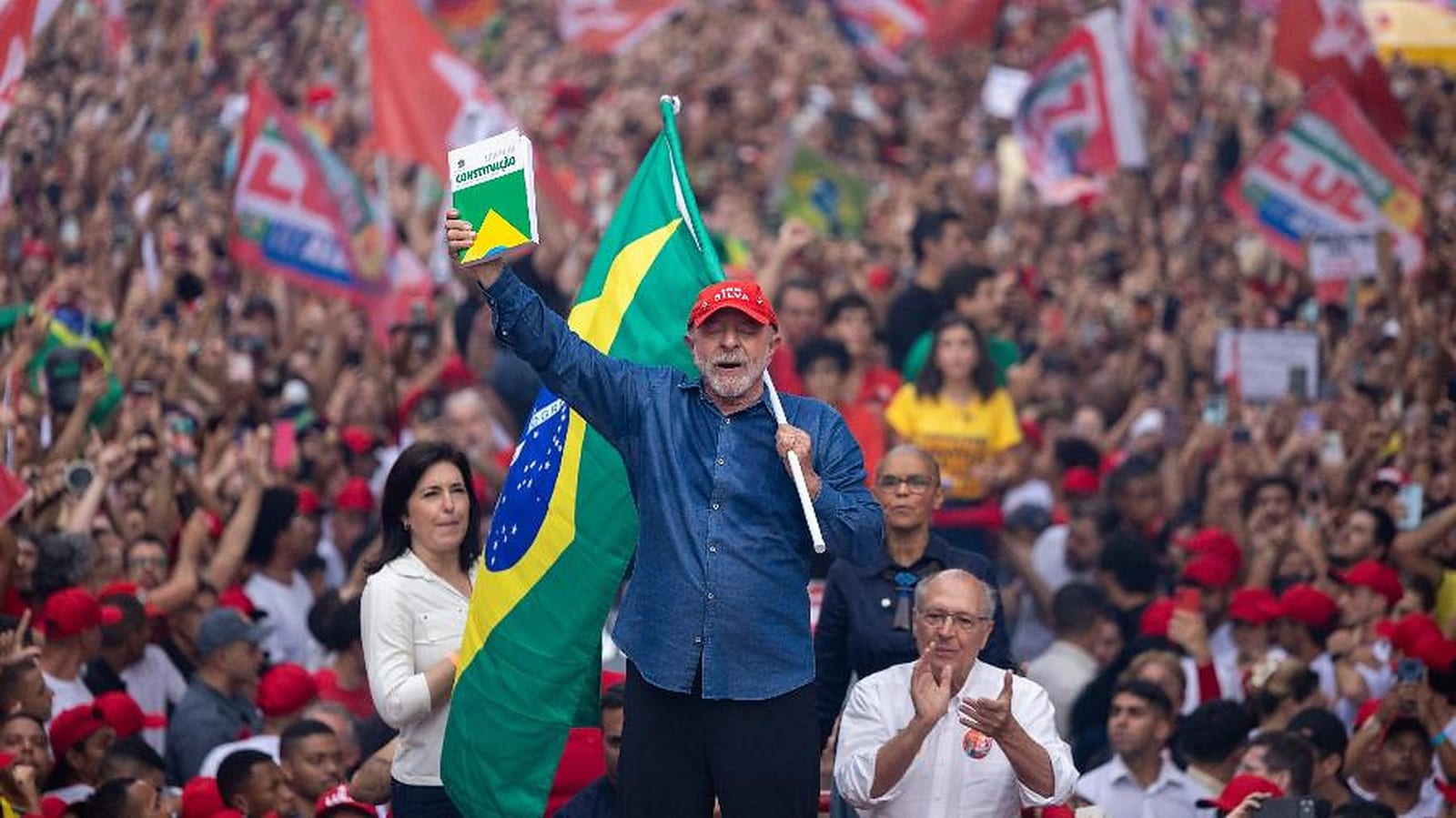 Lula protagoniza virada histórica com mobilização de eleitores que cruzaram o Brasil para votar