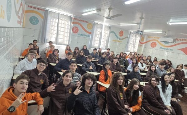 Câmara leva educação política ao Colégio Realeza