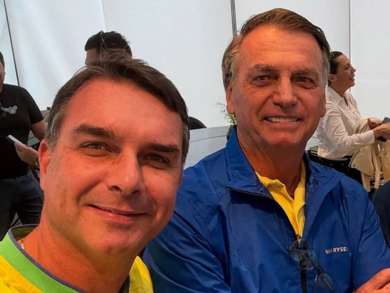 Flávio Bolsonaro pode conceder perdão presidencial se for eleito? Confira o que dizem especialistas sobre indulto e anis