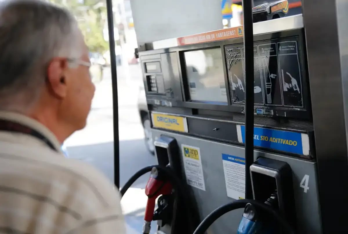 Governo prorroga subvenção de R$ 2,12 ao diesel