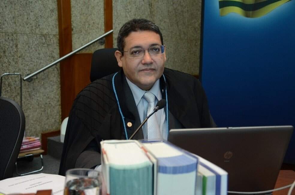 Supremo e Tribunal Superior Eleitoral avisam o PT que não vão afastr o ministro Nunes Marques de julgamentos sobre a cam