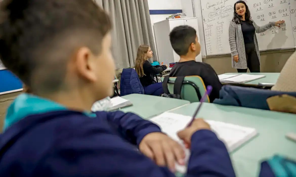 Quando tudo vira tarefa do professor e ensinar vira sobra