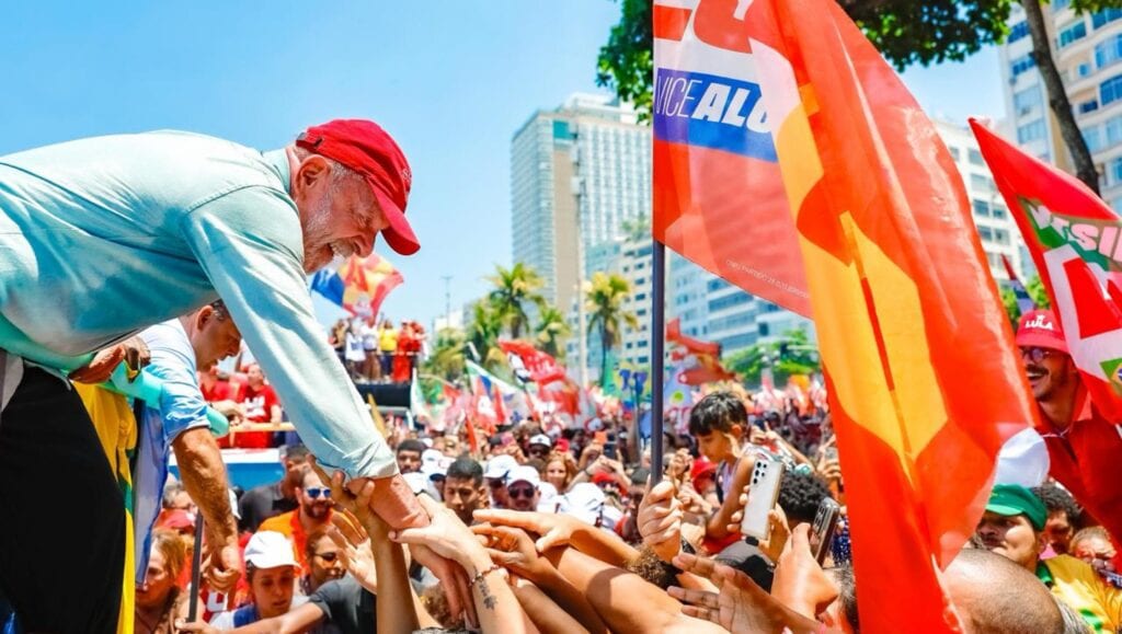 Pesquisa aponta aprovação de 48% ao governo Lula e desaprovação de 45%