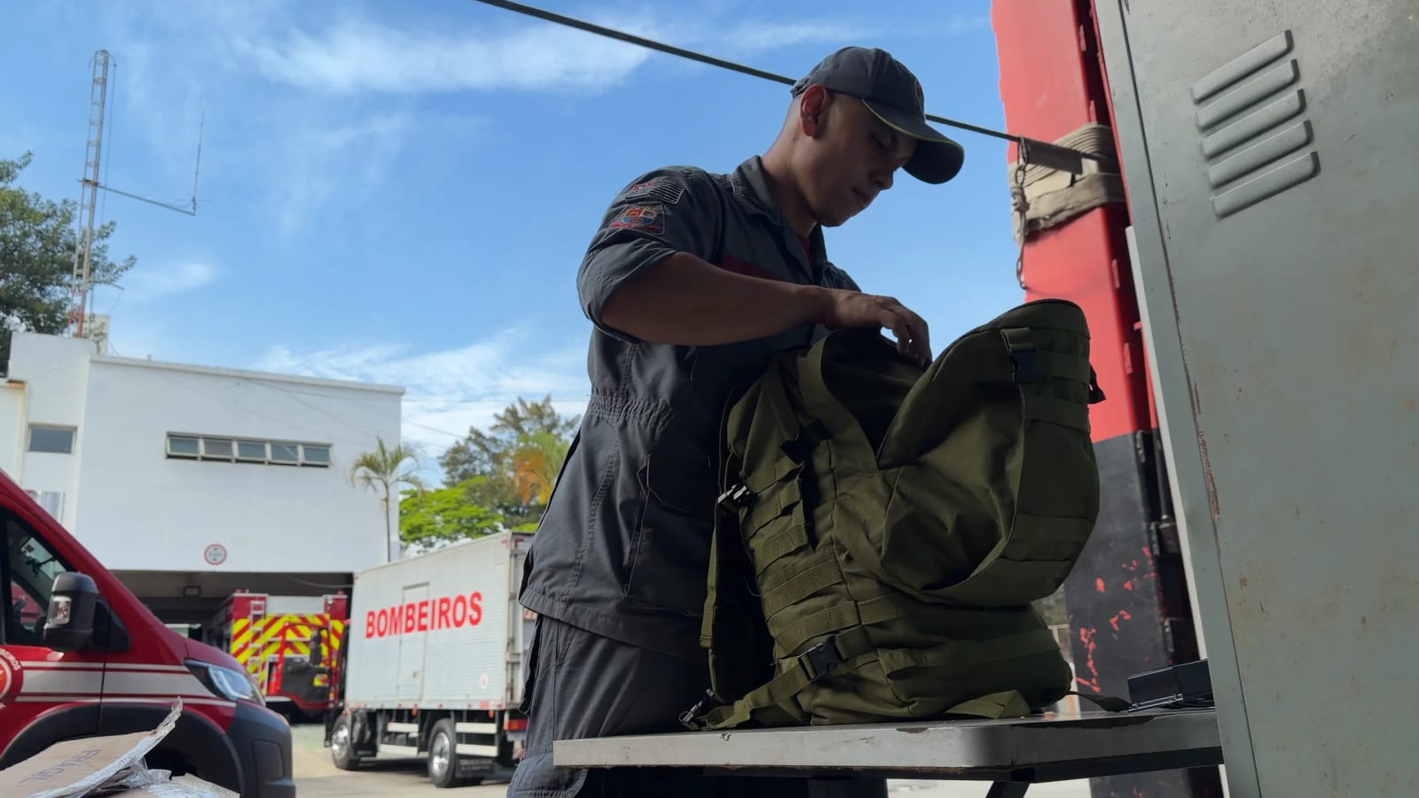 Governo de SP envia força-tarefa de bombeiros e tecnologia para combater incêndios florestais no Amazonas
