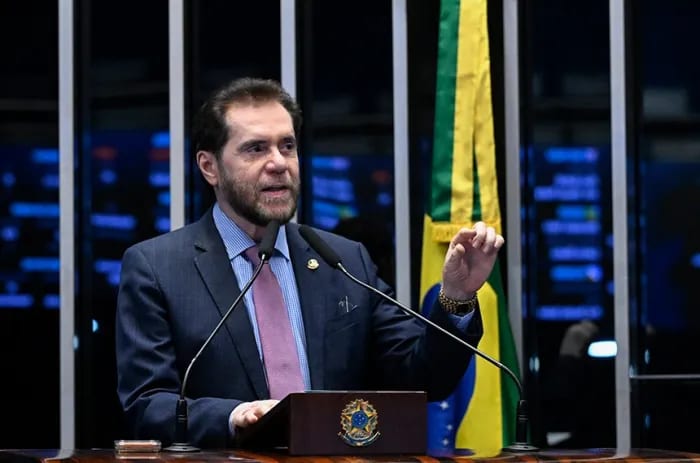 Plínio Valério cobra votação de PEC que amplia autonomia do Banco Central