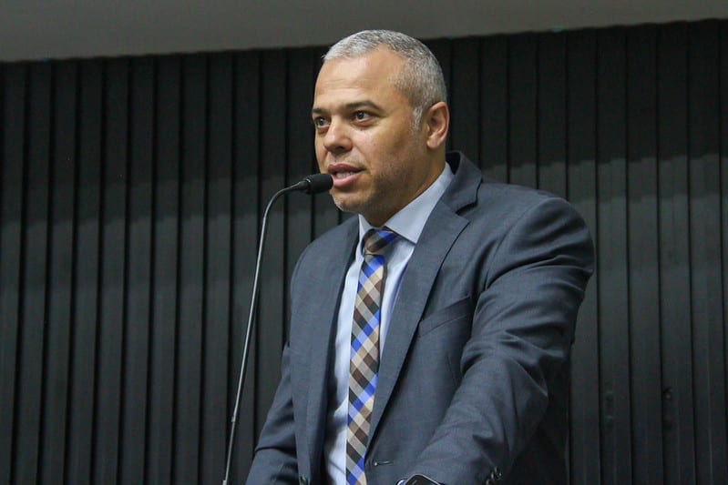 Câmara de Taboão aprova multa de até R$ 20 mil por cabos abandonados