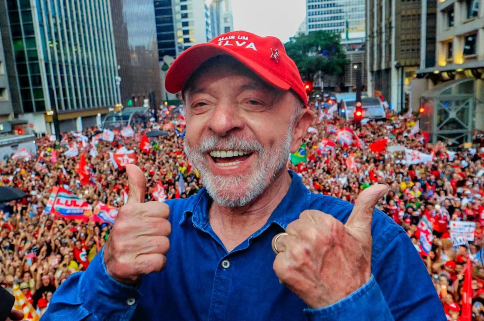 Lula avança sobre Flávio em 97% dos municípios brasileiros e vira em 211