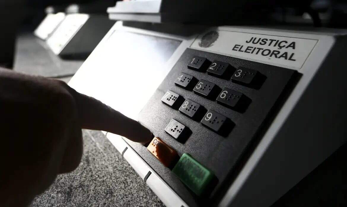 Reflexões sobre o voto e a polarização no Brasil – A experiência democrática e a necessidade de uma pauta mínima polític