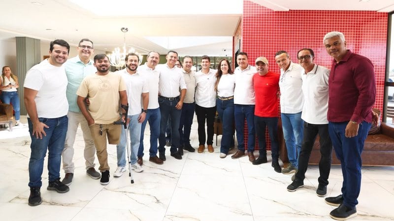 João Campos recebe apoio do grupo do prefeito de Araripina
