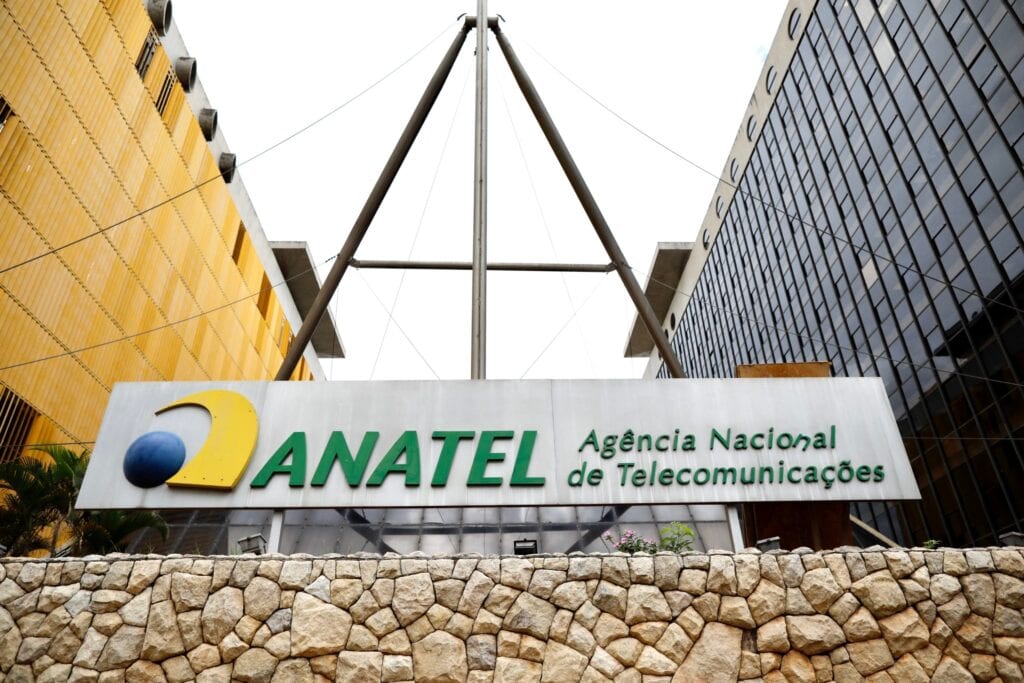 Anatel determina uso de reconhecimento facial para linhas de celular no país