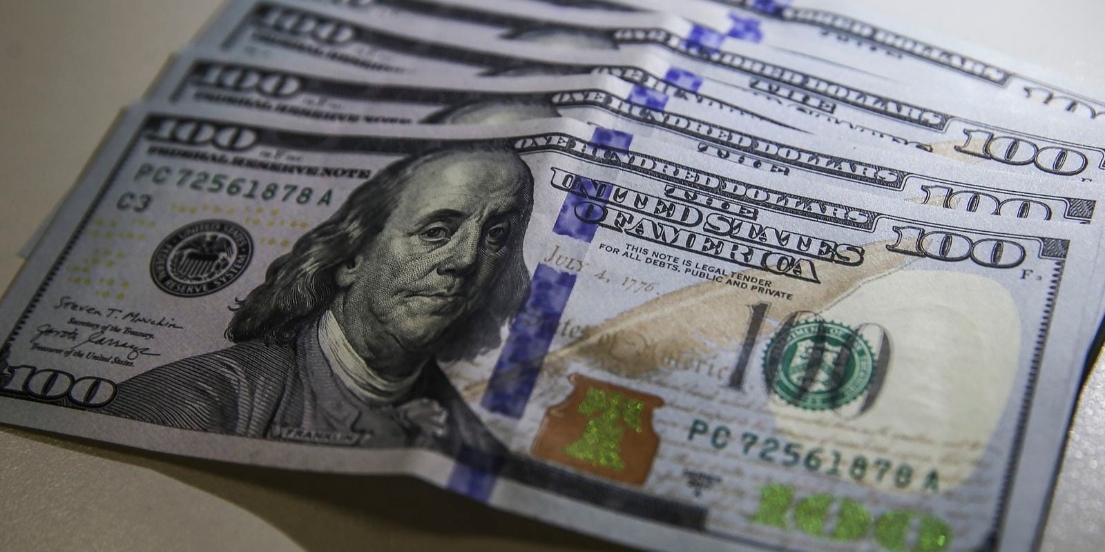 Dólar volta a R$ 5 com ambiente externo e ajuste pós-eleitoral
