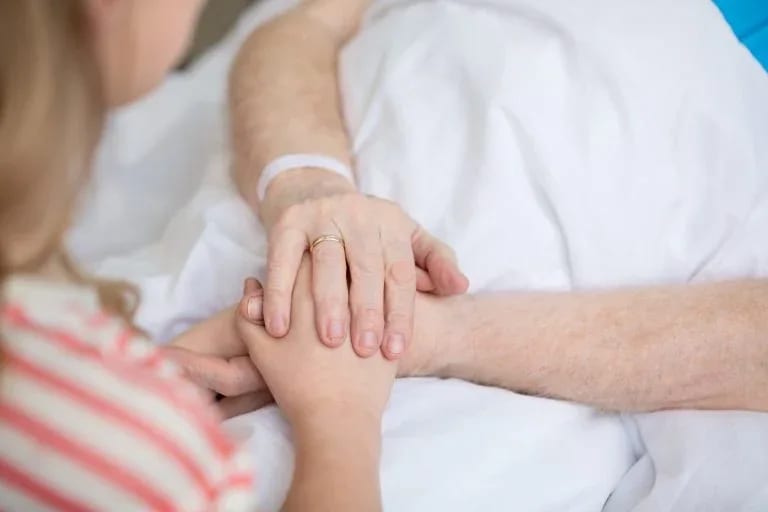 Projeto assegura 120 dias de cobertura a dependentes de idosos após morte do titular