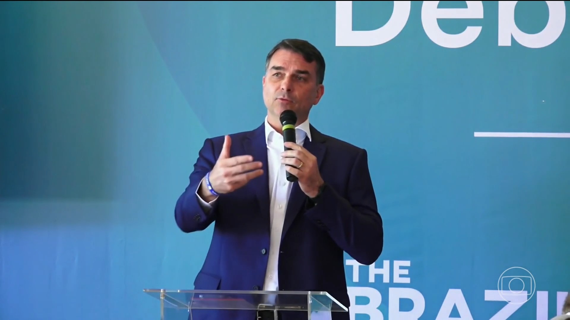 Flávio Bolsonaro garante que aceitará resultado das eleições de outubro
