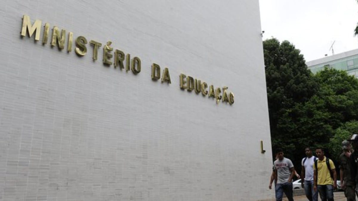 Hora de discutir o Programa Escola em Tempo Integral do governo Lula