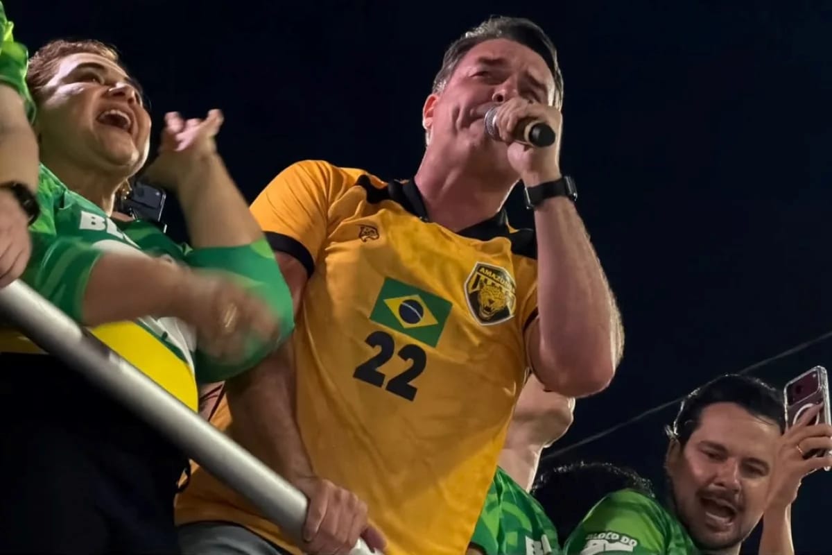 ‘Bloco do 22’ usado por Flávio Bolsonaro nasceu no Ceará