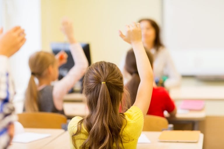 PL 2721/26 define quando gratificações de professores ficam isentas do IR