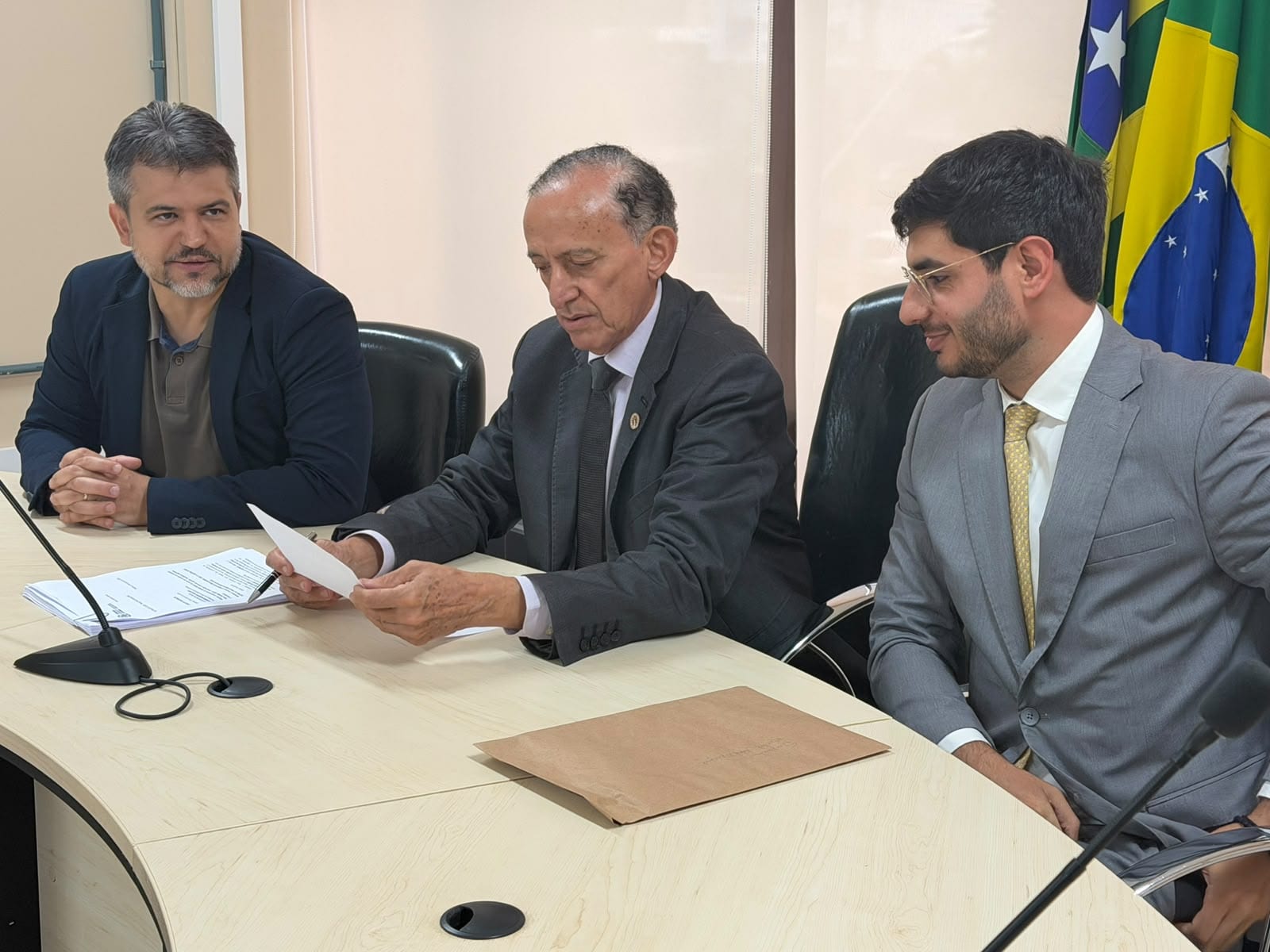 Michel Magul toma posse como vereador de Goiânia e substitui Aava Santiago