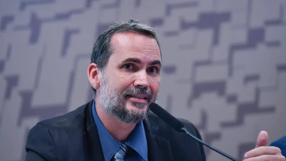 Ministro diz que Lula fará ajuste das contas em 4 anos e vê ‘conversa fiada’ de Flávio