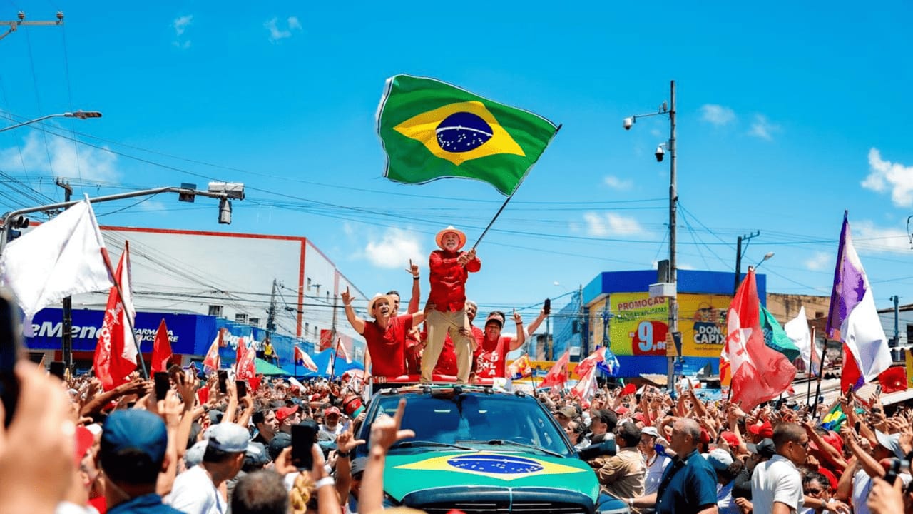 Lula diz que "tesouraço" de Flávio usará programas sociais