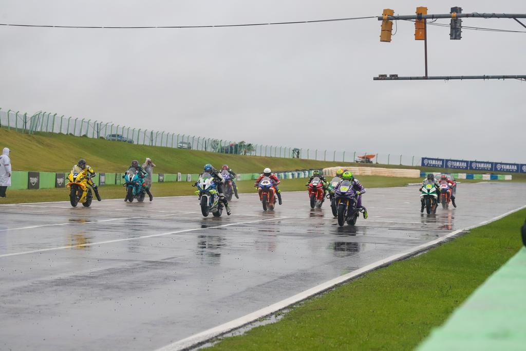 Prefeito rebate críticas e garante que autódromo é o carro-chefe do turismo em Santa Cruz