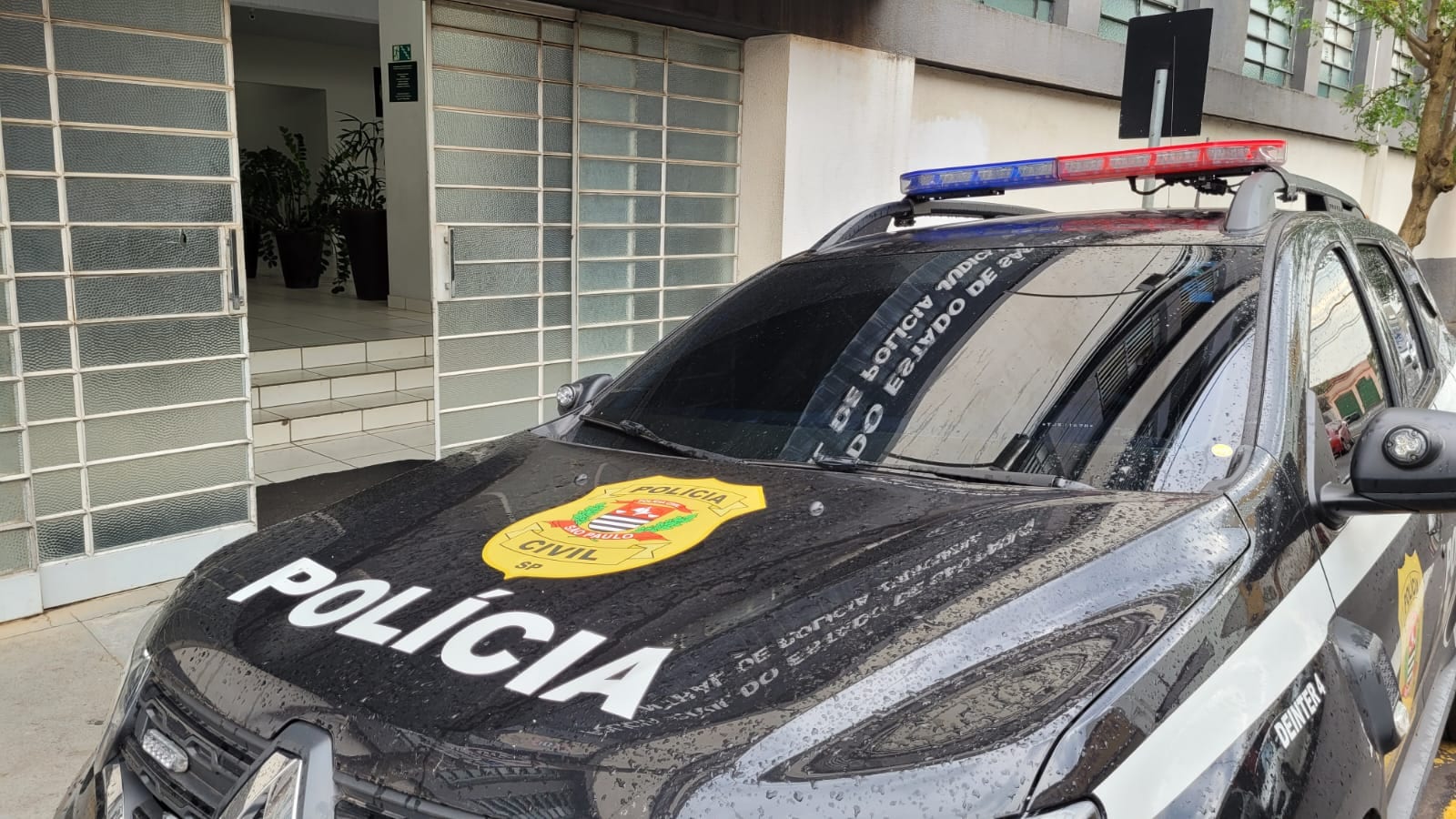 Loja é invadida e ladrão leva celulares e caixas de som em Marília