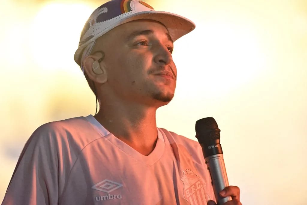 João Gomes é cobrado por silêncio sobre eleições; cidade natal do cantor deu 80% dos votos a Lula
