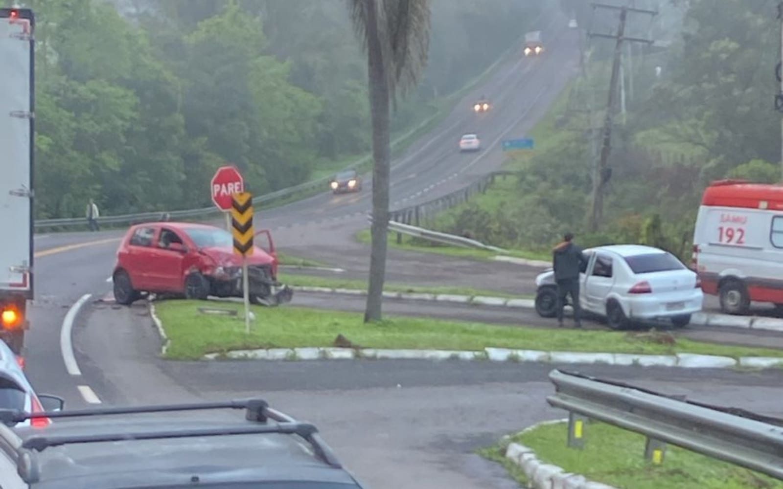 BR-116: Colisão entre carros causa congestionamento de Ivoti até Novo Hamburgo
