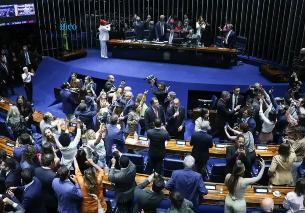 Por 75 votos a 1, Senado aprova PEC que encerra a escala 6×1