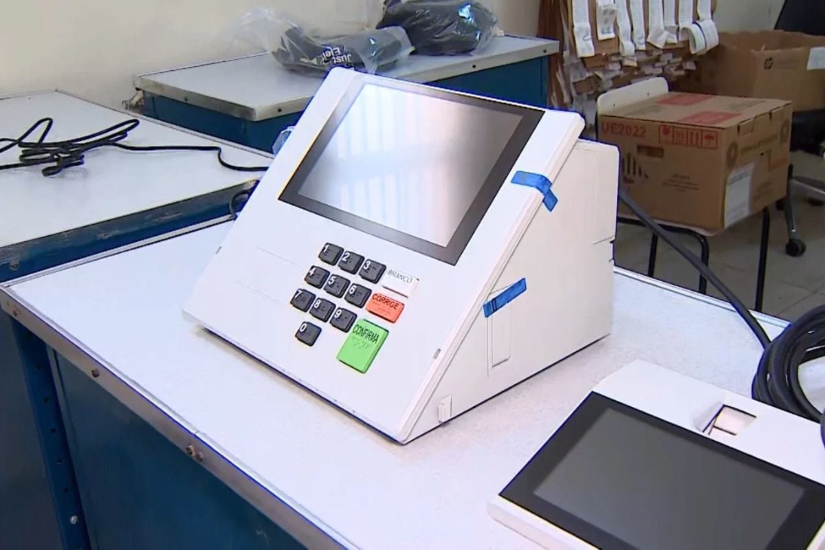 Eleições 2026: Justiça Eleitoral sorteia duas urnas eletrônicas no Vale do Paraíba para auditoria; entenda