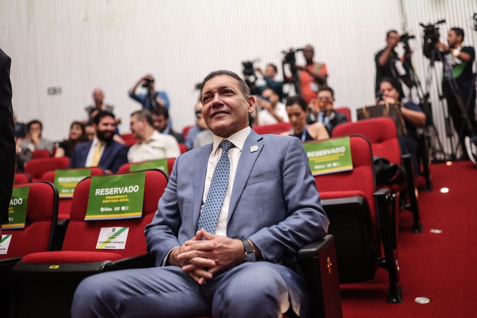 Relações entre banqueiro e integrantes do Judiciário levantam questionamentos