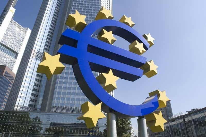 Bancos da zona do euro restringem crédito e relatam queda na demanda