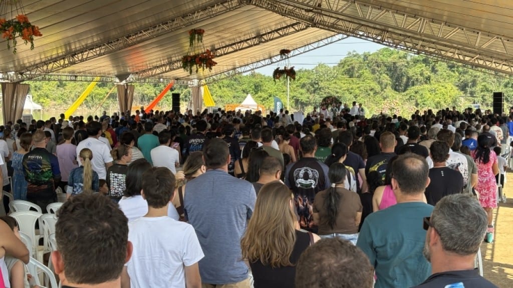 Festeja Sinop: 3ª Romaria nas Águas do Rio Teles Pires reúne cerca de 90 embarcações e mil pessoas na Santa Missa