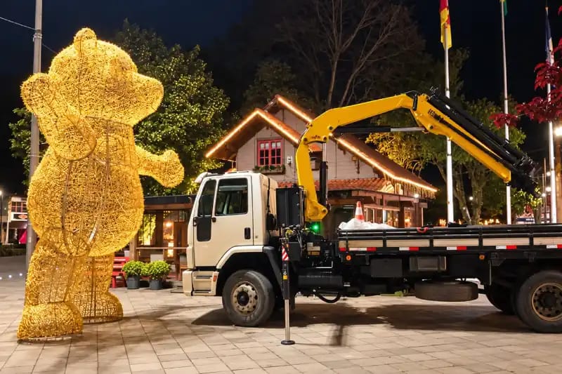Com antecedência, decoração do Sonho de Natal toma conta das ruas de Canela