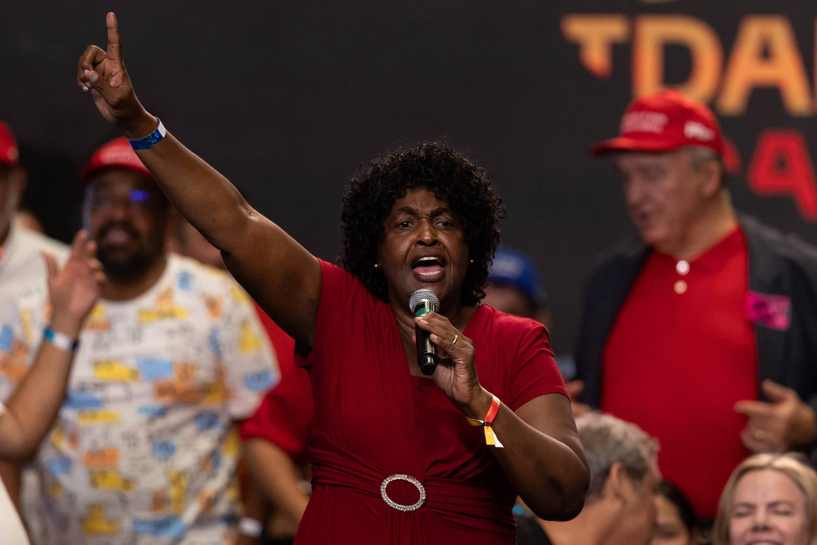Benedita lidera com 15% ao Senado no Rio