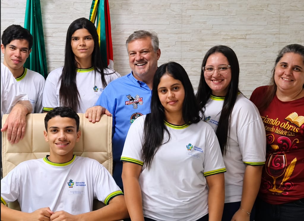 Turma do terceirão visita o prefeito Luiz Henrique