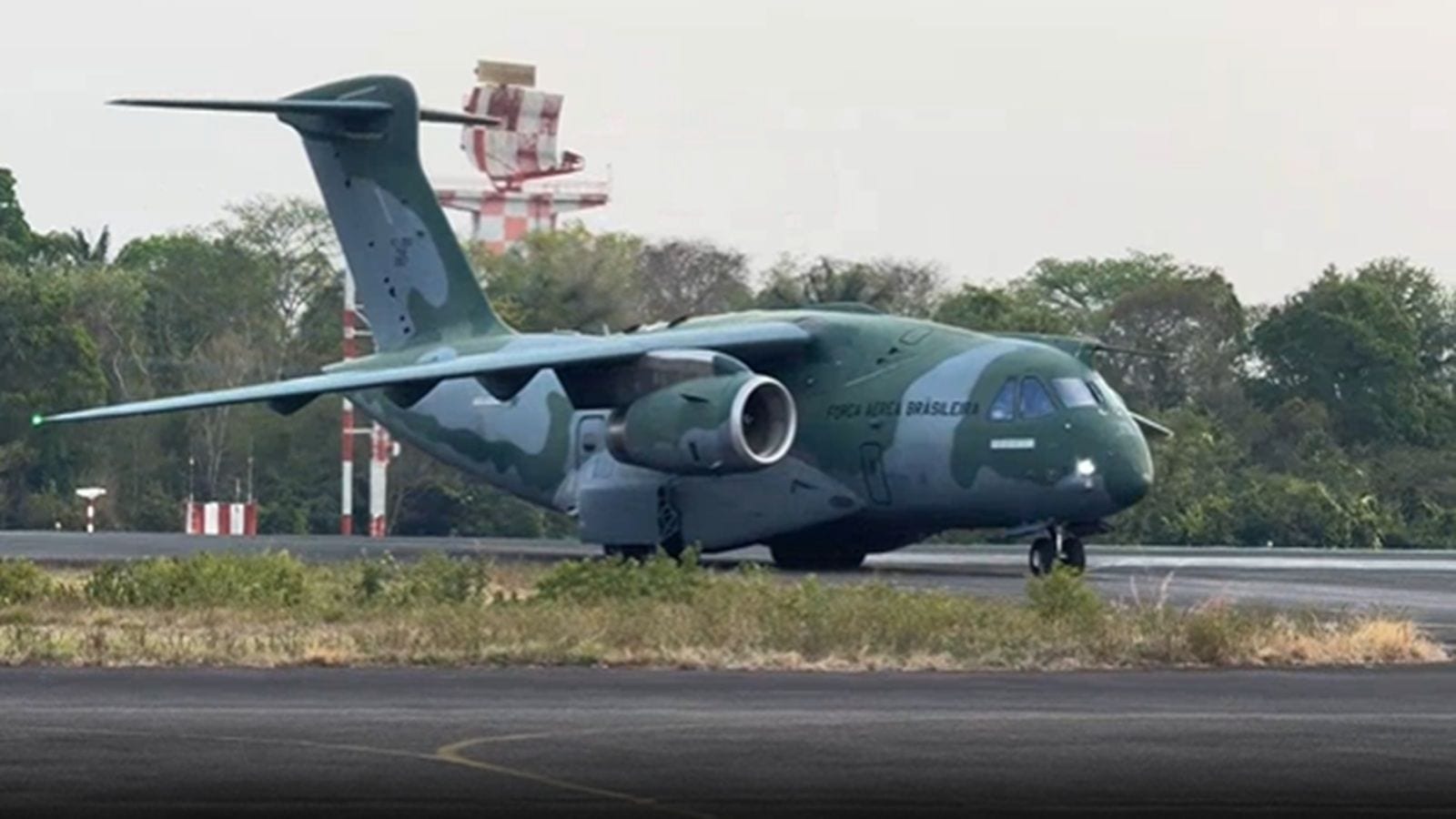 Aviões da FAB chegam a Manaus para combater incêndios