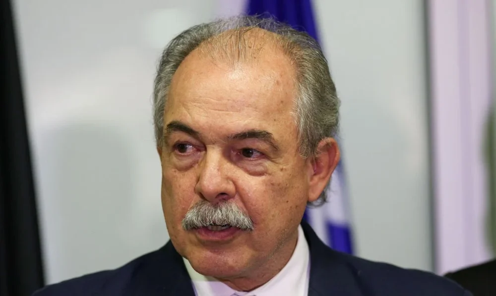 Mercadante responde a Flávio Bolsonaro e critica governo anterior