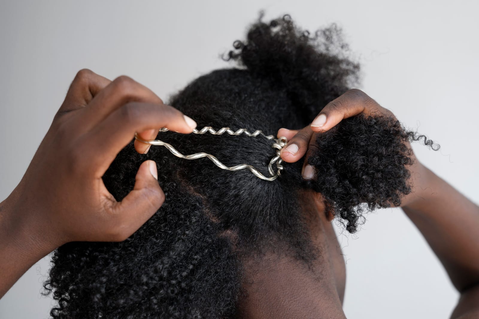 Tribunal do RJ: exigir que só candidatas negras prendam o cabelo é racismo