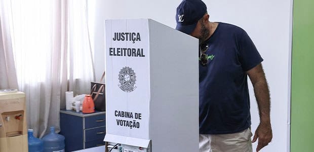Eleitor que faltou ao 1º turno pode votar no dia 25; veja como evitar multa e manter o título regular