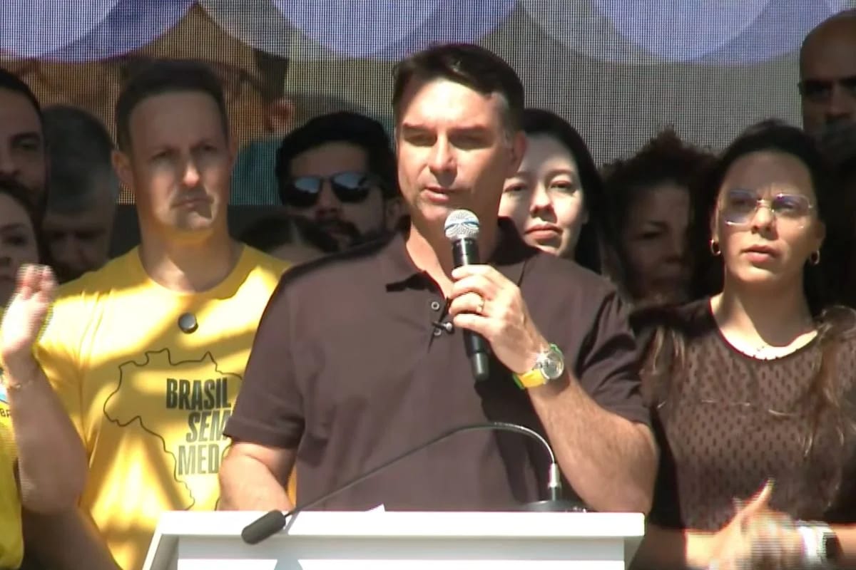 Flávio Bolsonaro propõe programa "Ganha, Ganha" para 10 milhões de empreendedoras
