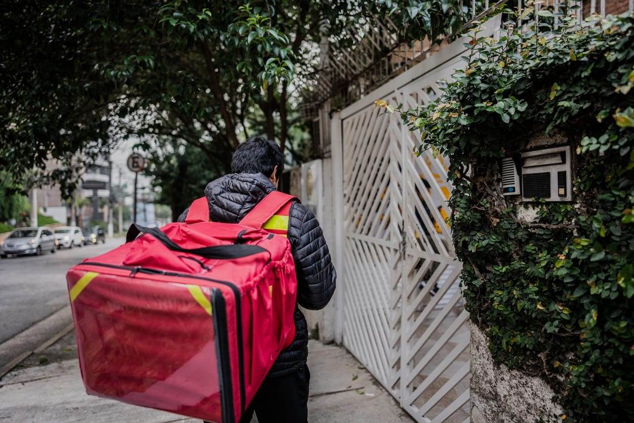 Estudo sobre Delivery aponta pico de buscas em fevereiro e março com liderança de público entre 55 e 64 anos