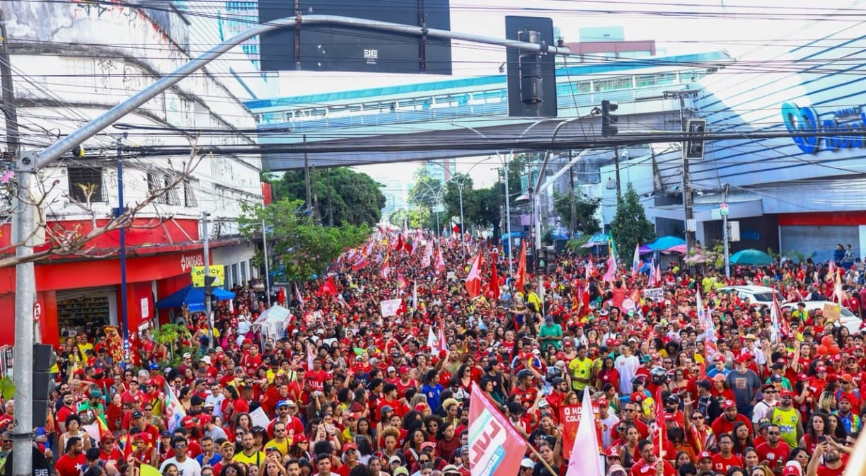 Atos pró-Lula reúnem apoiadores no Recife e na RMR no último dia de campanha