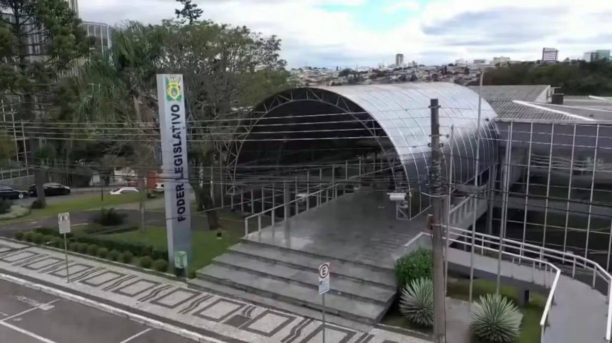 Projeto propõe salário mínimo para vereadores em Ponta Grossa
