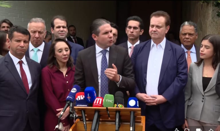Hugo Motta pretende discutir e votar mudanças no sistema eleitoral e regras para redes sociais ainda em 2026